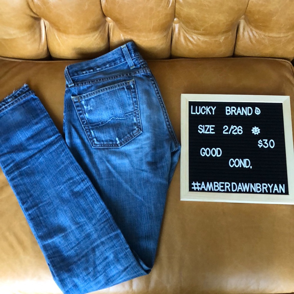 Distressed Lucky Brand Jeans! Size 2/26 :)